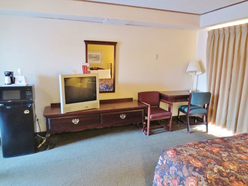 Americas Best Value Inn Abilene Room photo