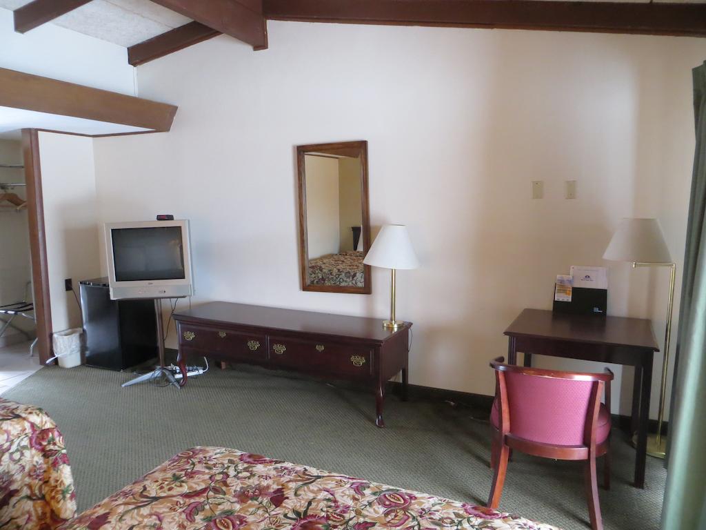 Americas Best Value Inn Abilene Exterior photo